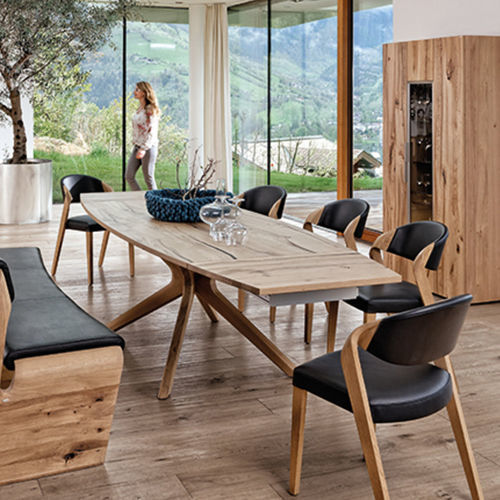 Mesa de jantar contemporânea - V-Alpin - Voglauer Möbelwerk Gschwandtner & Zwilling GmbH & Co. KG - em carvalho / com base em carvalho / curva