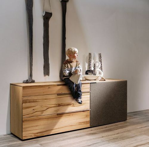 Buffet aparador contemporâneo - V-Alpin - Voglauer Möbelwerk Gschwandtner & Zwilling GmbH & Co. KG - em carvalho / em couro / em tecido