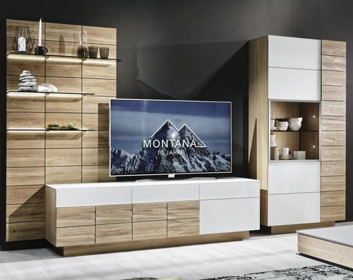 Móvel de parede contemporâneo para TV - V-Montana  - Voglauer Möbelwerk Gschwandtner & Zwilling GmbH & Co. KG - em carvalho / em nogueira / em vidro