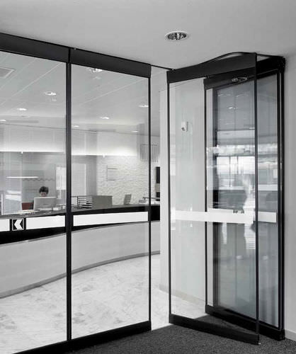 Divisória de correr - Sliding Wall Systems (STW) - Gilgen Door Systems AG  - com vidro / da linha comercial