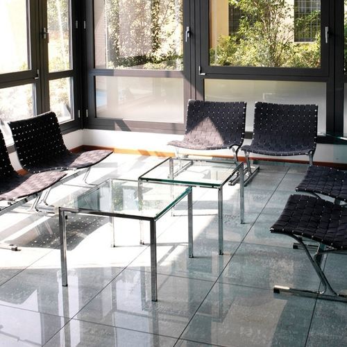 Mesa de centro contemporânea - LUAR  - ICF - em vidro / com base metálica / retangular