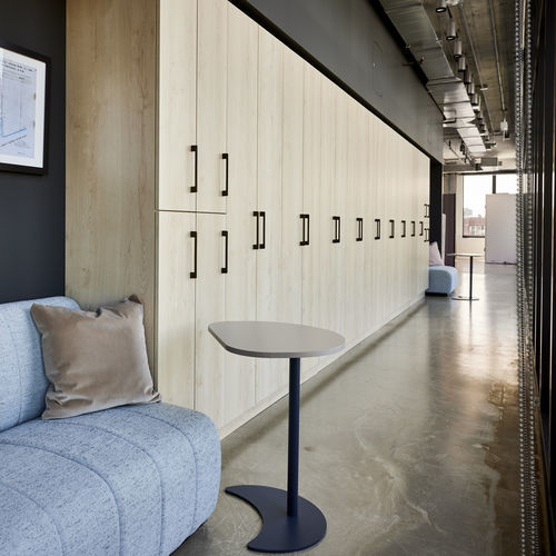 Armário de vestiário metálico - ALTERNA® - KIMBALL Office - em madeira / da linha comercial / bege