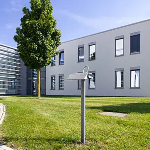 Poste balizador de iluminação para espaços públicos - NOVARA - Hess GmbH Licht + Form - contemporâneo / em alumínio fundido / em aço galvanizado