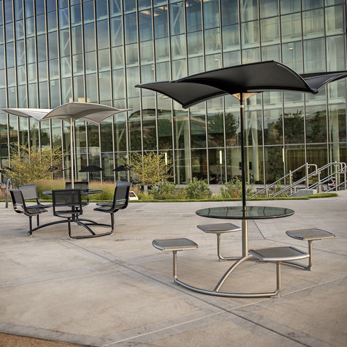 Mesa contemporânea - MINGLE - landscapeforms - metálica / redonda / com cadeiras integradas