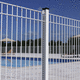 cerca para piscina / em tela metálica / em painéis / esportiva
