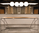mesa contemporânea / com folheado de madeira / com base metálica / retangular
